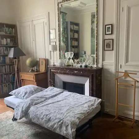 Grand Style Haussmanien A 7 Min Du Chateau! 21m2