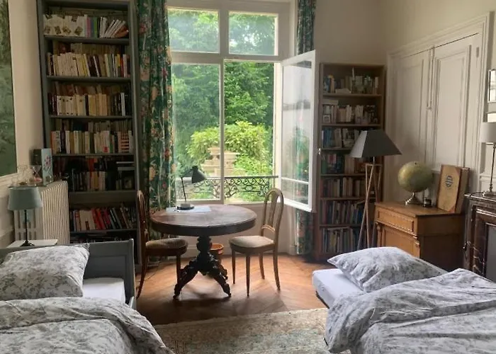 Grand Style Haussmanien A 7 Min Du Chateau! 21m2 Bed and breakfast Versalles